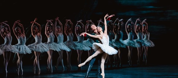 Het Zwanenmeer – The Royal Ballet & Opera op het witte doek — markt-eten in Amstelveen