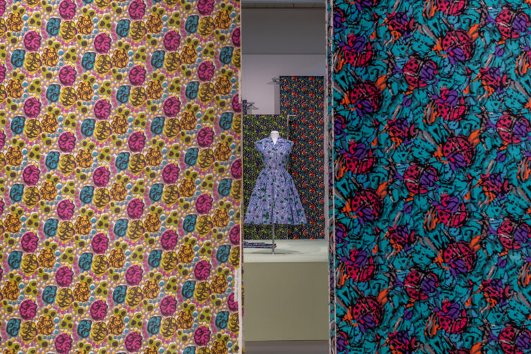 Wilde Rokken. Cobra-kunst als textiel — museum-expo in Amstelveen